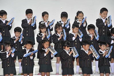 �\������